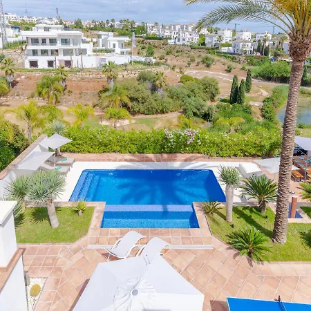 6-bdrm Andalusian Modern Next To Golf Course Lejlighed *