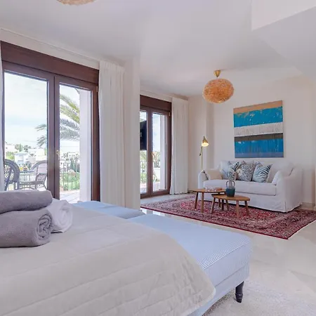 6-bdrm Andalusian Modern Next To Golf Course Lejlighed