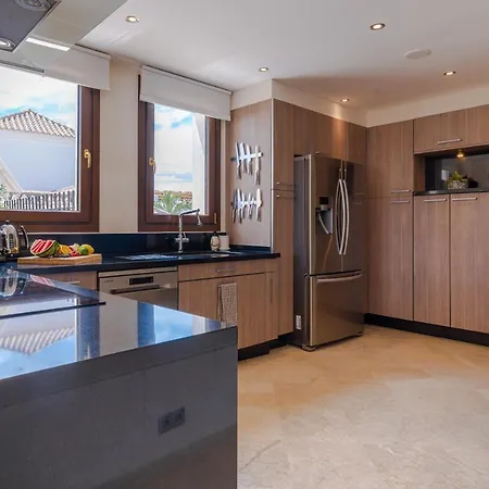 Lejlighed 6-bdrm Andalusian Modern Next To Golf Course