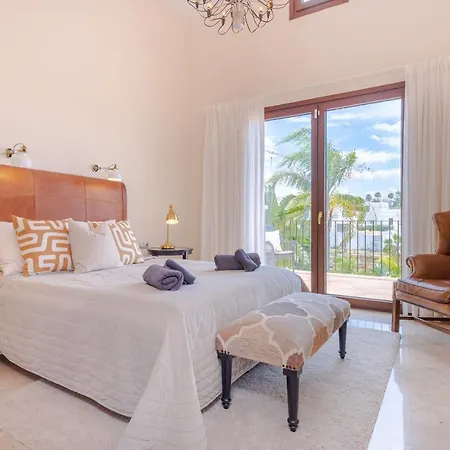 6-bdrm Andalusian Modern Next To Golf Course