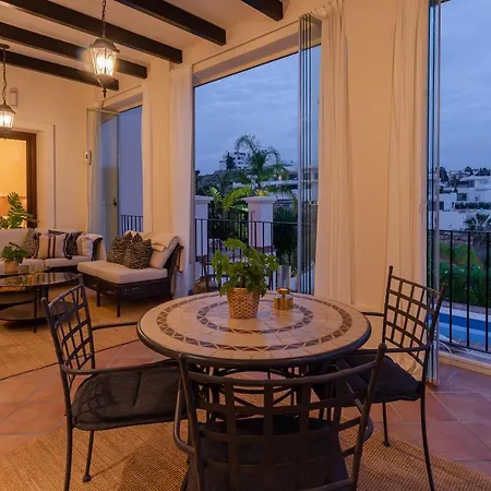 6-bdrm Andalusian Modern Next To Golf Course Lejlighed Estepona