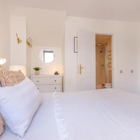 6-bdrm Andalusian Modern Next To Golf Course Lejlighed