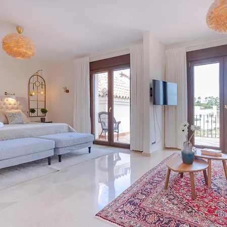 Lejlighed 6-bdrm Andalusian Modern Next To Golf Course